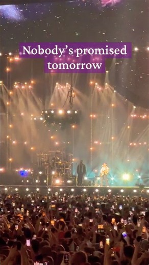 The whole stadium singing "Die With A Smile" (Bruno Mars Live)