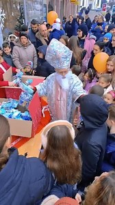 SVETI NIKOLA STIGAO U ĐAKOVO i darivao naše najmlađe! 🤗 S dolaskom Svetog Nikole, gradom se širi posebna toplina koju samo dječji osmijeh može stvoriti! 😍 Video ©: M.C. ĐAKOVO LIVE | ĐAKOVO LIVE