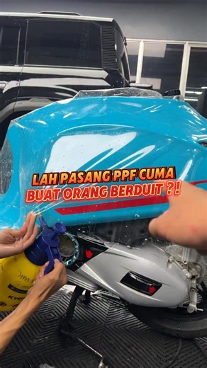 Detailing Coating, Anti Karat, Wrapping Sticker & PPF Motor on Instagram: "PASANG PPF CUMA BUAT ORANG BERDUIT⁉️ Eh brodi justru kalo pasang PPF dari bikin kantong kalian aman karena nilai jual motor lo gabakalan turun Biar gak nyesel, kalian wajib pasangin plastik ajaib PPF dari MASTERPIECE yang bikin motor kalian jadi super protect serta bikin tampilannya jadi super mulus dan ganteng dari segala arah ✨🏍️ #ppfmotor #paintprotectionfilm #ppf #motorkinclong #fyp"