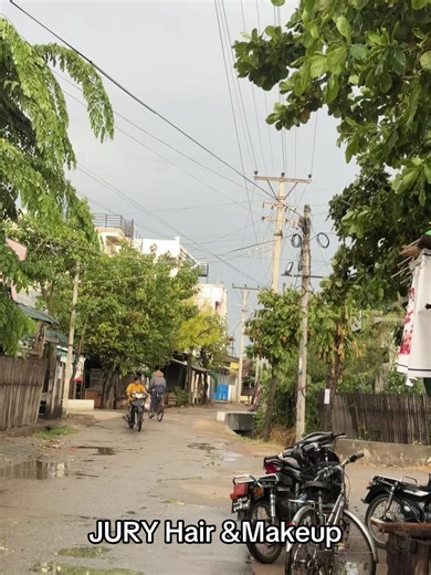 "JURY" Hair & Makeup သည် TikTok ပေါ်တွင် ရှိသည်