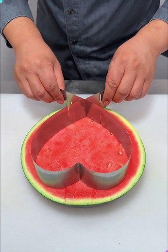 2.7M views · 41K reactions |  Sculpting with Fruit? This Artist Turns Snacks into Art | Creative Inspiration For You | Facebook