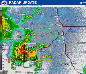 5:10 AM Radar Update: Destructive wind gusts of 80-90 mph heading into the Lincoln & Omaha metros. Have multiple ways to receive warnings, avoid windows. | US National Weather Service Omaha/Valley Nebraska