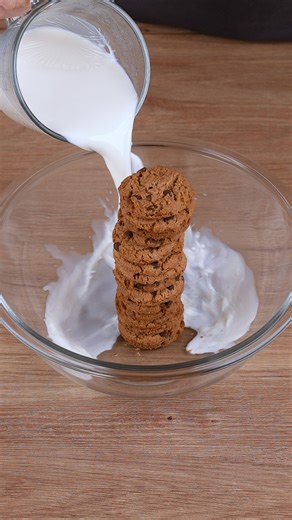 Everyone is mixing milk and cookies, after seeing this genius idea | That Recipe