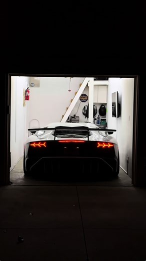 V12 Engine Startup: Experience the Aventador SV Power