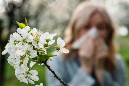Health care expert shares easy trick to get rid of hayfever symptoms - Netmums