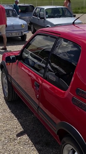 “Légendaire, sportive, intemporelle : la Peugeot 205 GTI continue de faire rêver les passionnés.” “La Peugeot 205 GTI : un concentré d’émotions et de performance, toujours dans l’air du temps.” “Prenez le volant d’une icône. La Peugeot 205 GTI, là où l’histoire rencontre la vitesse.” •\t#Peugeot205GTI \t•\t#IconeDeLaRoute \t•\t#SportiveParExcellence \t•\t#PeugeotPassion \t•\t#LegendaryCar \t•\t \t•