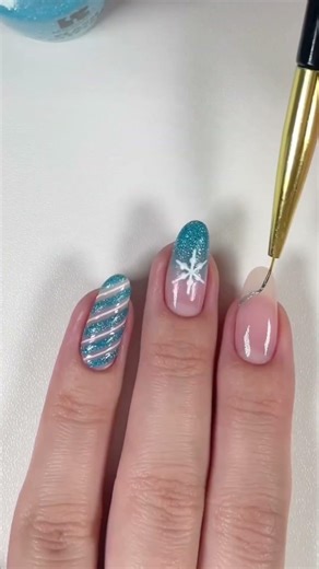 easy nailart 💅🏻#shortsvideo #nailart #simplenails #youtubeshort #youtubeshort #nails #naildesign