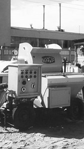 13K views · 4.1K reactions | "Agregat tynkarski ATL" (1966, reż. Radosław Sobecki) #wfo #prl #archiwumwfo #documentary #archive #dokument #retro #poland #kronika #agregat #agregattynkarski #tynk #tynkowanie #tynkarz #budowa | Wytwórnia Filmów Oświatowych | Facebook