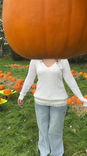 Not the best video aha! 🎃🧡 #pumpkin #outfitfall2000s