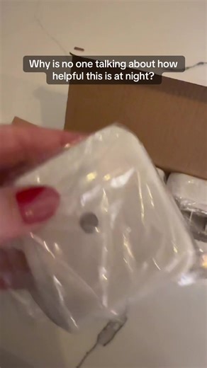 If you struggle seeing at night but hate harsh lights, this nightlight is a game changer ✨ Soft glow, easy on the eyes, and makes nighttime feel calm instead of chaotic. Plus… it actually looks cute. #nightlight #cozylighting #homelighting #ledlights #eyesight