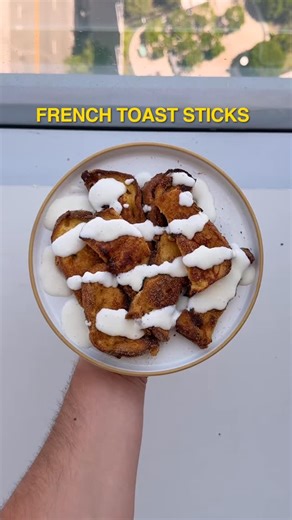 Joseph Abell on Instagram: "Full Recipe 👇 FRENCH TOAST STICKS WITH CHEESECAKE DIP 834 Calories | 97g Protein | $0.60/Stick French Toast Ingredients 1/2 cup low fat cottage cheese 3 eggs 4 slices low carb bread 1 tsp cinnamon 1/2 cup Carbmaster milk 1 scoop vanilla protein powder 1 tsp vanilla extract 3 tbsp sugar-free maple syrup French Toast Dusting 2 tsp cinnamon 2 tbsp zero-cal sugar Cheesecake Dip Ingredients 2 tbsp low fat cream cheese 2 tbsp nonfat vanilla Greek yogurt 2 tbsp zero calorie