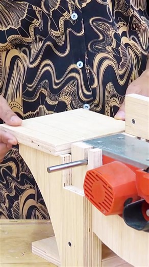 Turn electric hand planer into amazing benchtop jointer! | Carlos Madden