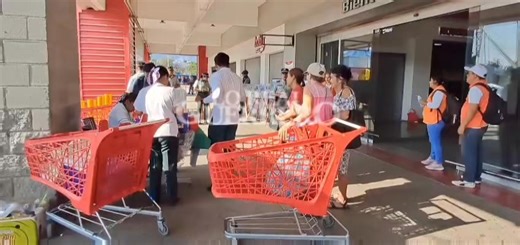 ¿Ya te vacunaste? 💉 #Acapulco Continúan los módulos de vacunación en distintos puntos de la zona conurbana. Actualmente se están aplicando vacunas contra neumococo, influenza, COVID-19 y sarampión. 📍 Uno de los módulos se encuentra afuera de Soriana Zapata, donde hay poca afluencia, por lo que la atención es rápida. 🕗 Horario de atención: de 8:00 a.m. a 3:00 p.m., o hasta que se agoten las vacunas. ¡Aprovecha y protege tu salud! ✔️ Información:Fortino Ochoa | Lo Real De Guerrero Mexico