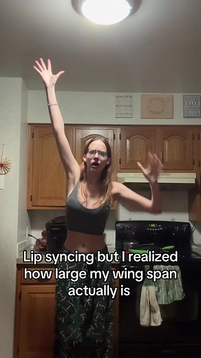 Okay toothpick shoulda stayed in basketball #fyp #tallgirl #wingspan #longarms #toothpickbuild