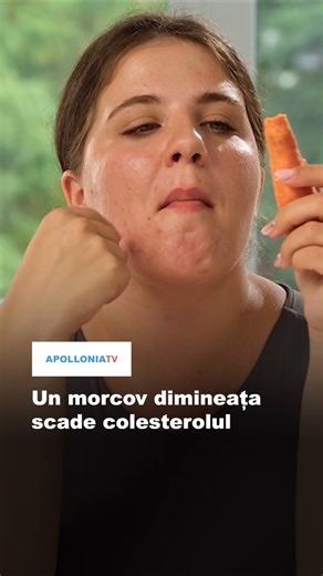 Apollonia Tv on Instagram: "Un morcov dimineața scade colesterolul Morcovii cruzi reprezintă o soluție naturală și eficientă pentru sănătatea cardiovasculară. Un studiu publicat în The American Journal of Clinical Nutrition a demonstrat că un consum zilnic de 200 de grame de morcovi cruzi la micul dejun poate reduce nivelul colesterolului din sânge cu 11% în doar trei săptămâni. Mecanismul biologic din spatele acestei scăderi este fascinant: regimul a crescut cu 50% eliminarea acizilor biliari ș