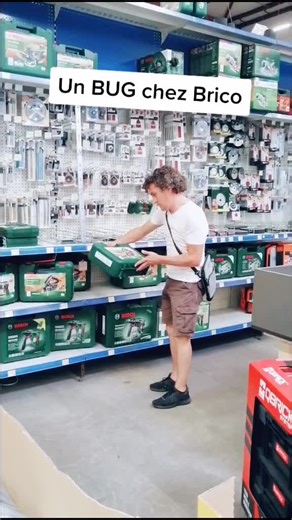 Des problèmes techniques au magasin de bricolage ? Découvrez une scène comique !