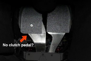 Why don't F1 cars have clutch pedal? But they do have a clutch!