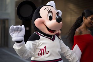 Minnie Mouse Lands First Punch in Vegas Disney Brawl, Bet You Didn’t See Her Comin’