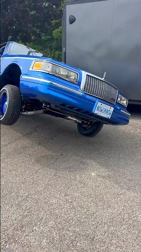 ￼ 🔥 INSANE Lincoln 3-Wheels at Oldies BBQ 2026! 🤯 Lowrider Hydraulics in Action! 🚗💥 #OldiesBBQ