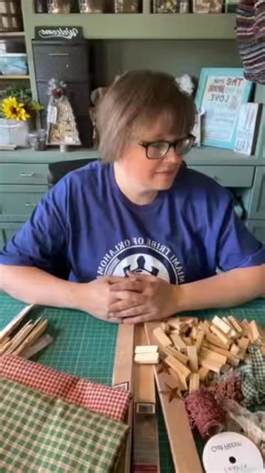 ❤️❤️ I made a Christmas tree from Jinga blocks in 2023. This wasn’t long after I started doing live videos. And you can tell!! lol | Painted Hands Decor