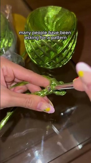 MAKE YOUR OWN! How to crochet the olive bag! #crochettutorial #crochetpatterns #yarn #crochetbag