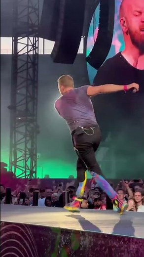 Chris Martin - Coldplay live in Berlin - Hymn for the weekend - July 10th 2022