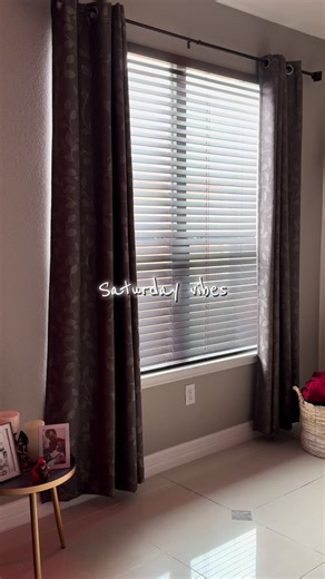 During this Texas winter storm, you’ll find me on the couch under the blankets watching horror movies 😎 #winterstorm #saturday #momtok #texasweather #coffeetok