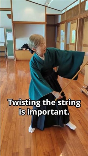 A quick lesson on Kyudo. How to attach the Tsuru without breaking the bow. #弓道 #kyudo #martialarts