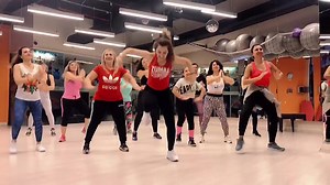 The best moves are the ones we do together 🥰 How did you celebrate the first week of 2022? Let us know in the comments below! 🎶: "Aleluya" @reggiautentico 📸: @zumbawithmaria | Zumba Fitness