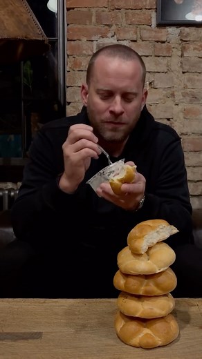 174K views · 1K reactions |  Rafael Nadal a Roger Federer ladí formu na prosincové reprízy  Těšte se na 5 setů Jakuba Prachaře a Marka Taclíka pod dohledem jestřábího oka Petra Kolečka  Kdy hrajeme  18.11. ❌ VYPRODÁNO 1.12. 15.12.  Vstupenky na webu & v biu @lafabrikaprague | La Fabrika | Facebook