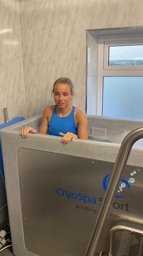 Freeze the fear 😎 #wimhof #wimhofmethod #cryospasport #chilling4champions #deliberatecoldexposure #icebath #cryotherapy #mindset #sportsrecovery #coldwatertherapy #strong #minds