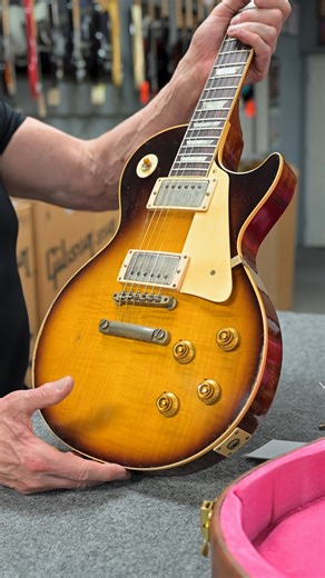 🔥 **BEAUTY OF THE BURST | PAGE 58** 🔥 Welcome to **Bizarre Guitar – Reno, Nevada**. Today we’re showcasing an absolute classic — a **1959 Reissue** inspired directly by **Page 58 of *Beauty of the Burst***. Built by **Gibson** and **Murphy Lab heavily aged**, this guitar is meant to look, feel, and play like the legendary bursts that defined an era. ✨ Thin-skin finish ✨ PAF-style pickups ✨ Lightweight tailpiece ✨ Top hat knobs ✨ Rosewood fingerboard ✨ Medium jumbo frets ✨ Under **9 lbs** — inc