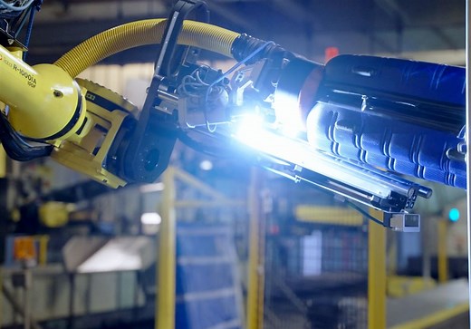 Robots could soon be doing the heavy lifting at baggage claims thanks to a Pittsburgh startup