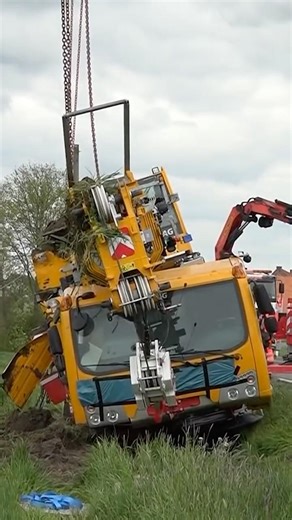 Heavy Truck Rescues Heavy Machinery