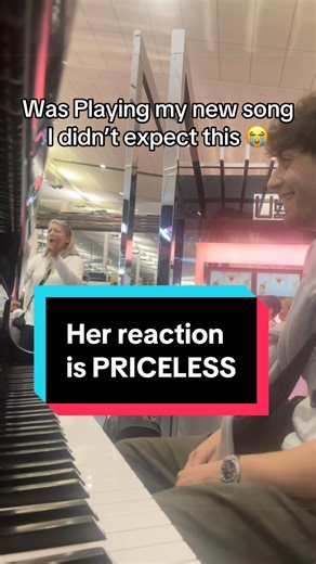 Her reaction is Priceless 🥹! The Power of Piano Improvisation. Link in bio to Learn this Skill 🎹 #reaction #airport #piano #improvisation #learn