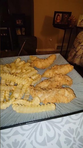 Eating Lee's Famous Recipe Chicken, Plymouth Rd, Livonia, MI, 11/24/25