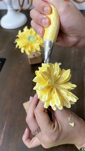 Gerbera Flower Cake Art Tutorial Online Class