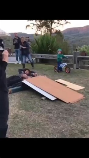 @dailylifeinmotion_ on Instagram: "Funny Fails - Part 221❗️😭 #funny #funnyfails #fails #dailylifeinmotion"