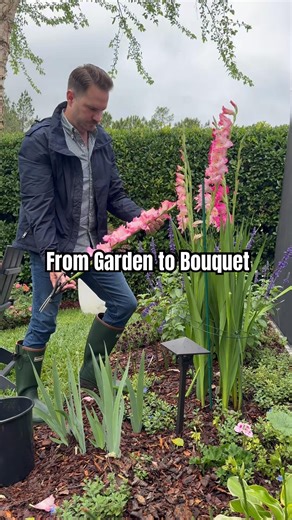From Garden to Bouquet 🌿 Cutting Garden Tips + Floral Arrangement