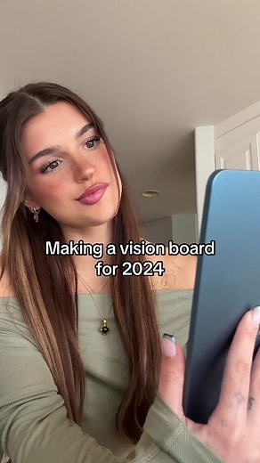 Creating a Vision Board for 2024