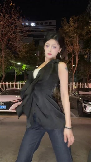 The new dance isn’t bad, huh?😜#fypシ゚viral #dance #fouryoupage #abstraction #art