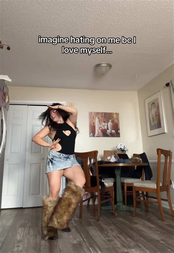 only love over here bb 🖤 #confidence #Love #positivity dc: @Frida