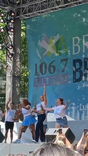 Cast of Mamma Mia performing Dancing Queen by ABBA in Bryant Park! #musical #abba #band #song #80s