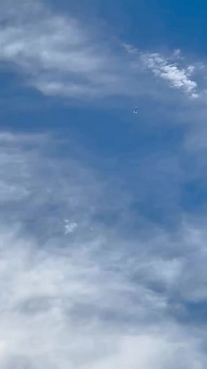 2.9M views · 32K reactions | ¡Propulsores laterales del Falcon Heavy aterrizan en las zonas de aterrizaje! #spacex #space #falconheavy #falcon #falcon9 #rocket #liftoff #filosofia #launch #ciencia #cosmos #elonmusk #science #filosofiadelaciencia #space #physics #fisica #astronomy #divulgacioncientifica #astronomia | Ciencia del Asombro | Facebook