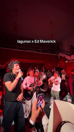 Ed Maverick y su mágico nado entre lagunas