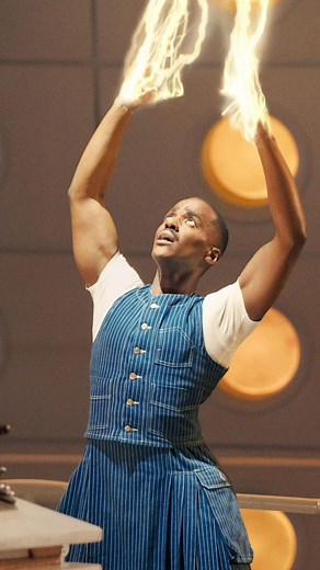 💫 OH HELLO… is it me you’re looking for? 🔥 Doctor Who Magazine #618 has dropped and it’s bursting with must-read content, PLUS all the questions you’ve been asking about the game-changing and frankly explosive season finale…❓☄️ 🎥 Russell T Davies reflects on two remarkable seasons with the Fifteenth Doctor. 🎭 Varada Sethu shares her experience bringing Belinda Chandra to life. 🎬 Go behind the scenes of Wish World and The Reality War with the cast & crew — featuring Bonnie Langford! 🎤 Juno