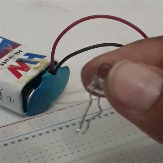 How to make a light with batter👍🔋