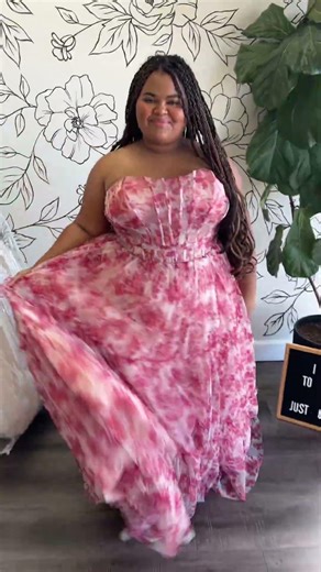 All Eyes on you 👀💗#alleyesonyou #ballgown #promdresses #prom #dresses #prom #promqueen #promgirl