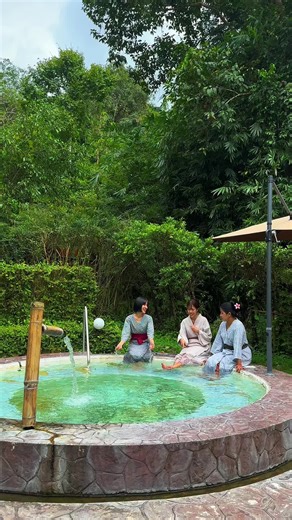 หลีกหนีความวุ่นวาย มาเติมพลังกับน้ำแร่ร้อนธรรมชาติ ท่ามกลางบรรยากาศสงบที่ธาริน ฮอทสปริง พักกาย พักใจ ให้ธรรมชาติได้ดูแลคุณ Escape the noise Recharge in natural hot spring water Surrounded by the calm of Taryn Hot Springs A place to rest your body And reset your mind #ธารินฮอทสปริง ##TarynHotSprings#น้ำแร่ร้อนระนอง #เที่ยวระนองหนึ่งวัน #เที่ยวระนอง