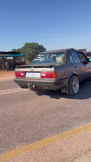 BMW E30 325i Gusheshe: The Ultimate Spinning Experience